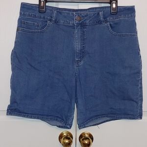 Womens riders by Lee bermuda shorts size 18